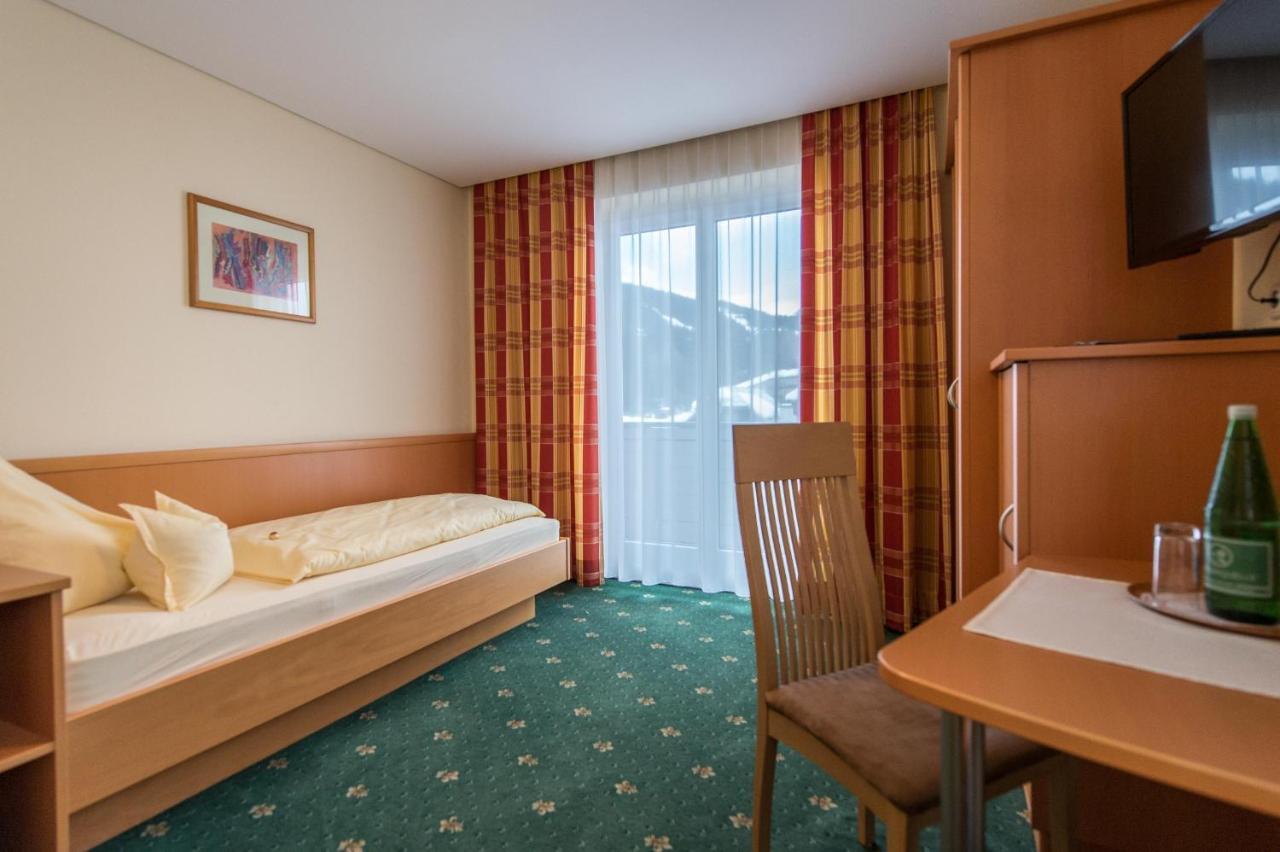 Pension Elisabeth Russbach am Pass Gschuett Room photo