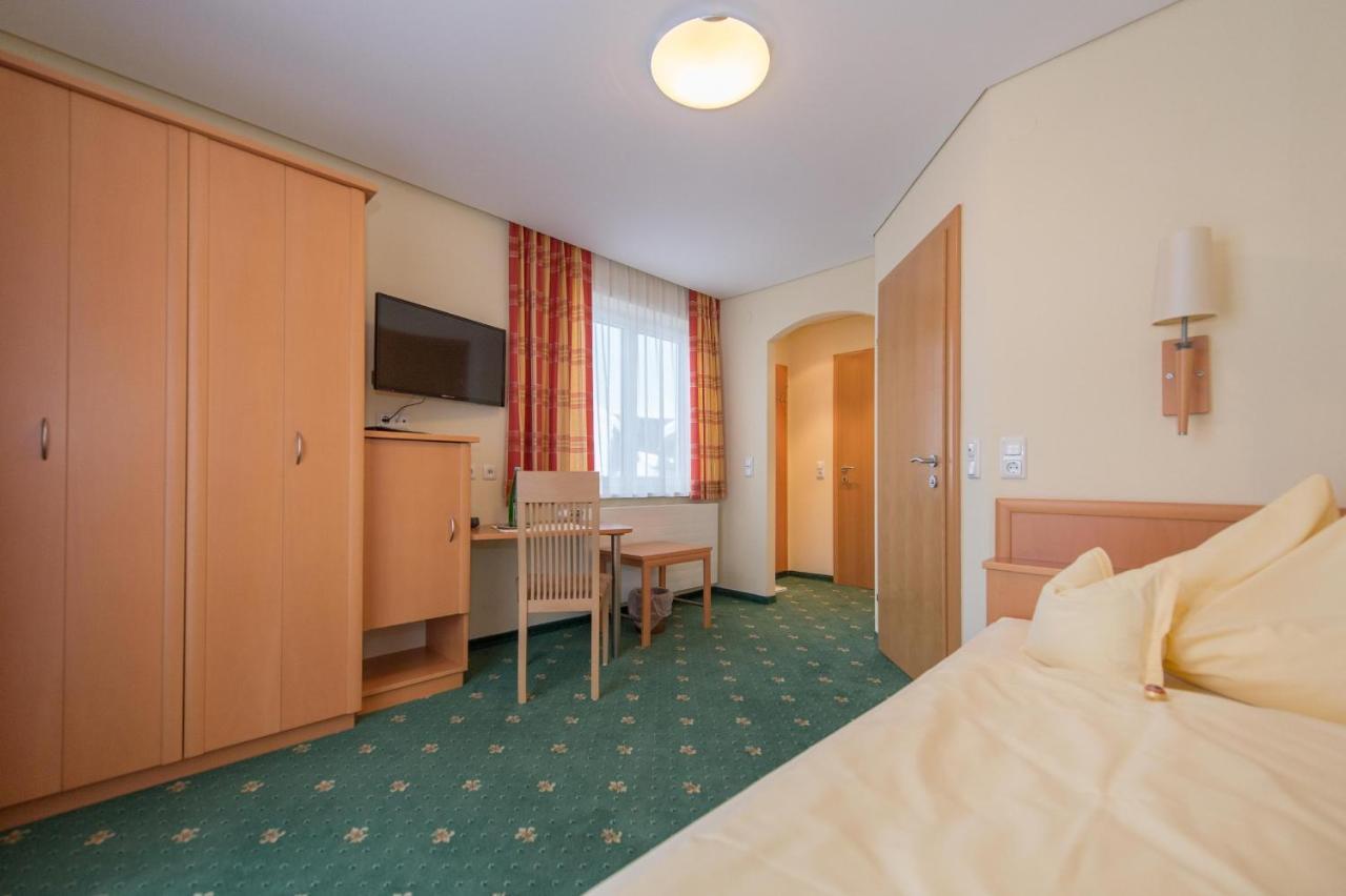 Pension Elisabeth Russbach am Pass Gschuett Room photo