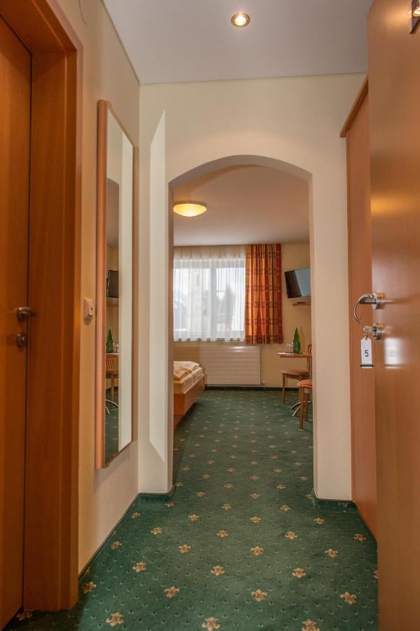Pension Elisabeth Russbach am Pass Gschuett Room photo